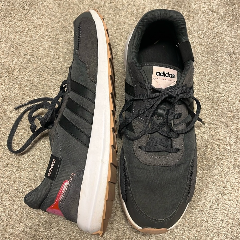 Adidias Retro Run